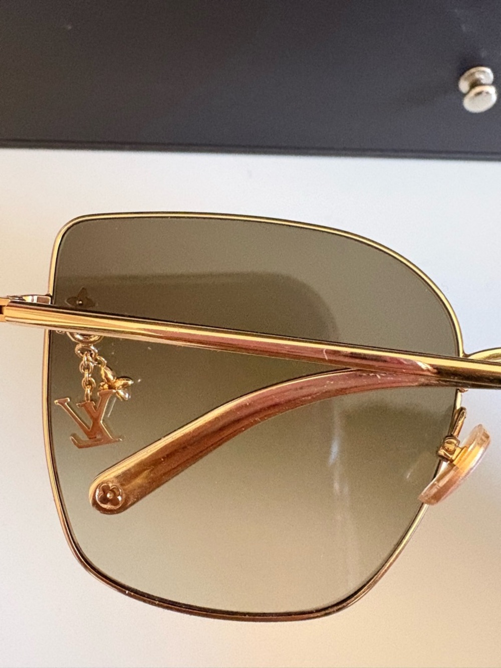 Louis Vuitton Gold Frame Gradient Black-Brown Lens Sunglasses - Picture 7 of 10